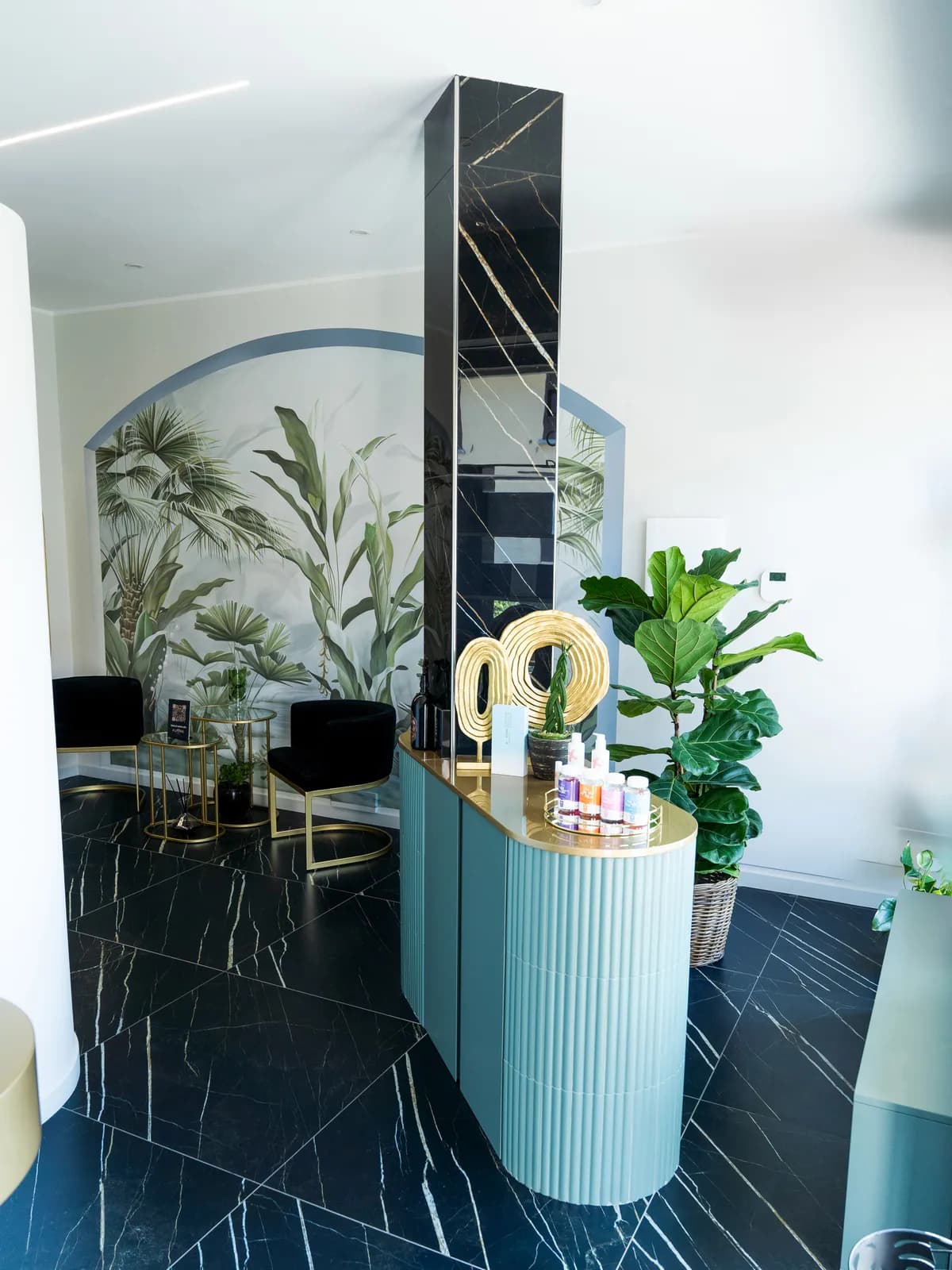Banco reception teal con top oro