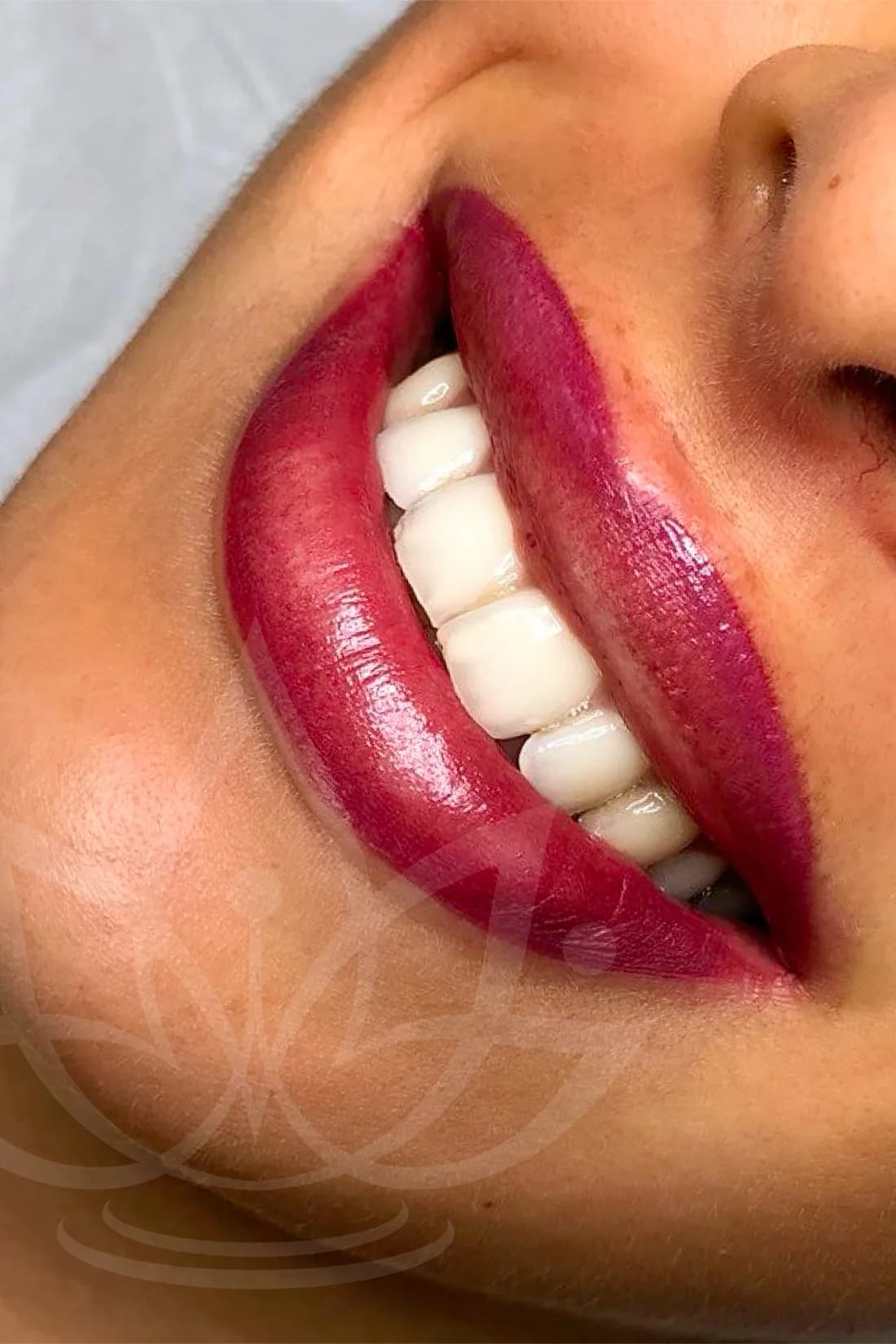 Trucco permanente con dermografo